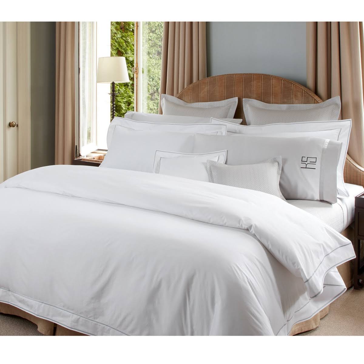 Full/Queen White Duvet Cover V9153