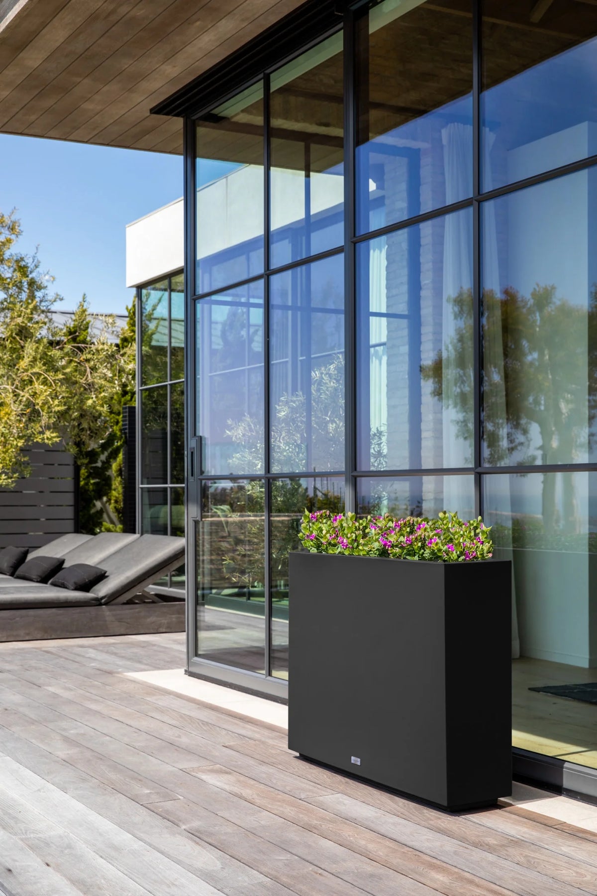 Black Plastic Planter U32901