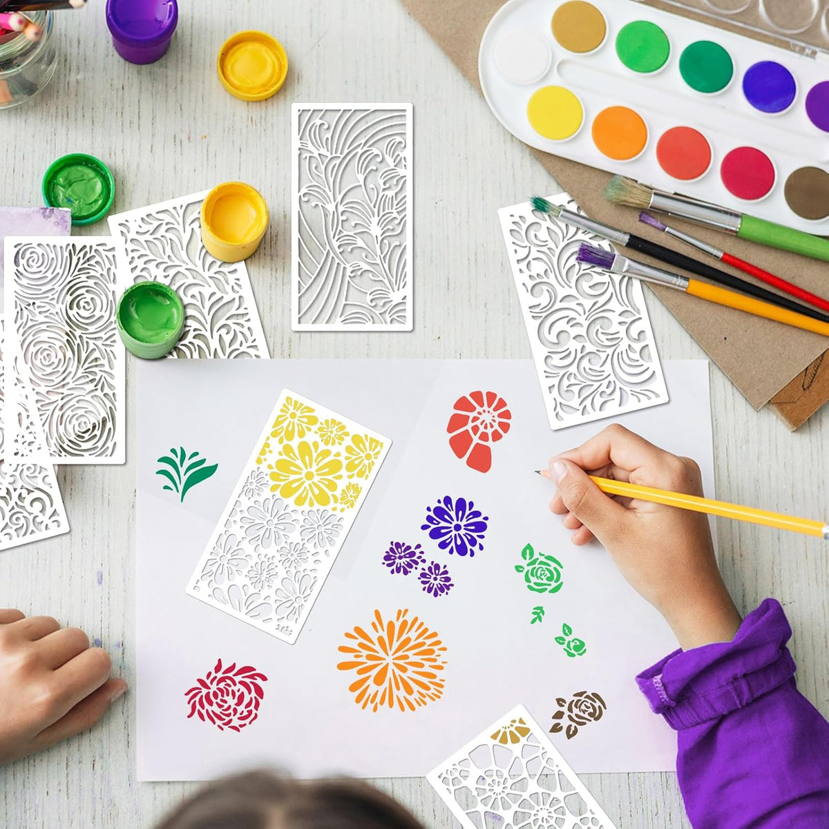 12 Pieces Reusable Flower Stencils C229577