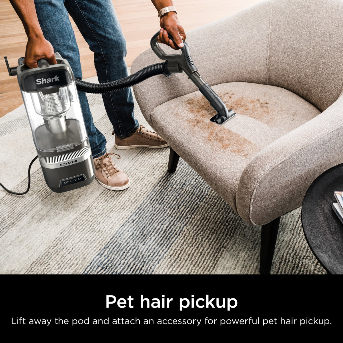 Upright Vacuum with Self-Cleaning Brushroll I6619