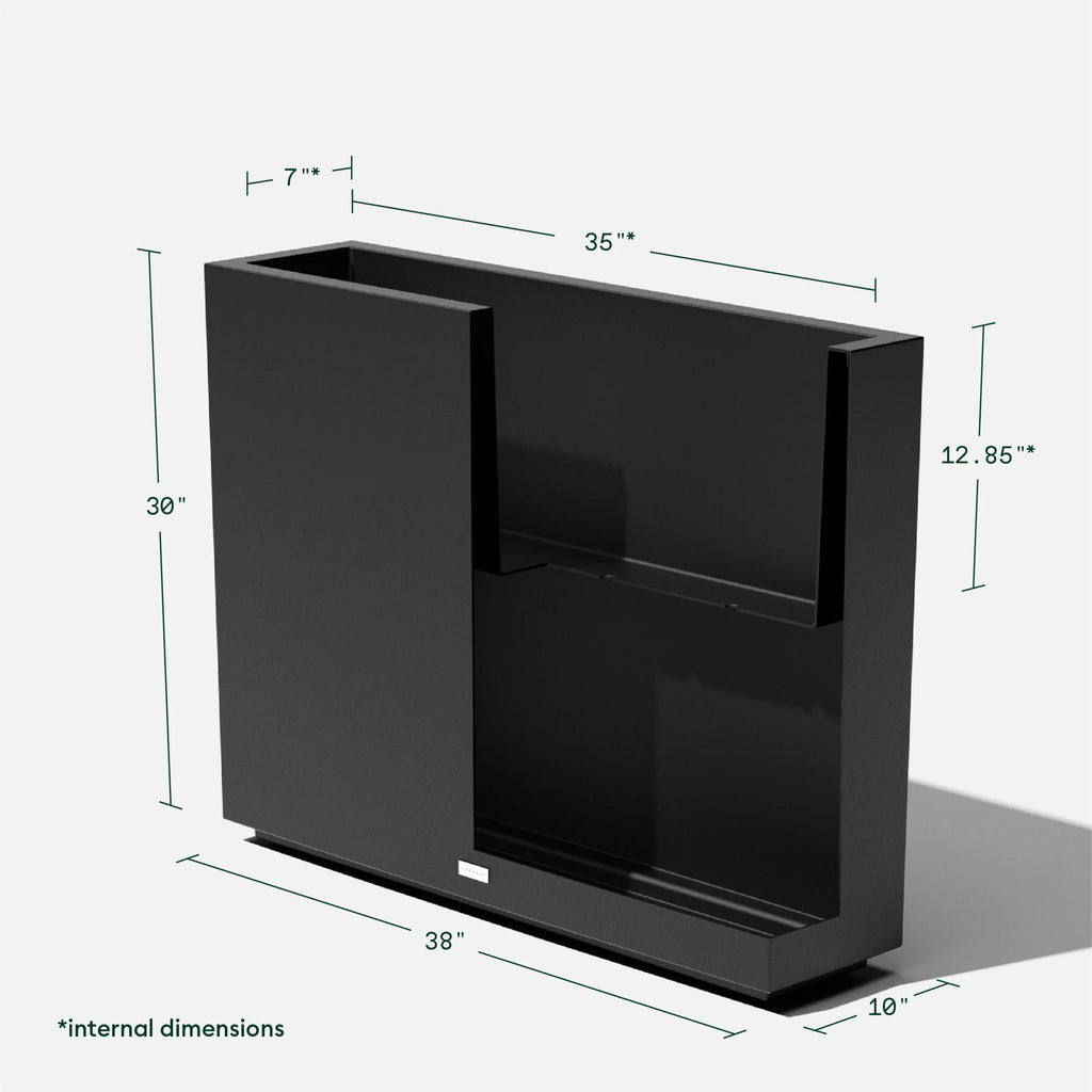 Black Plastic Planter U32901
