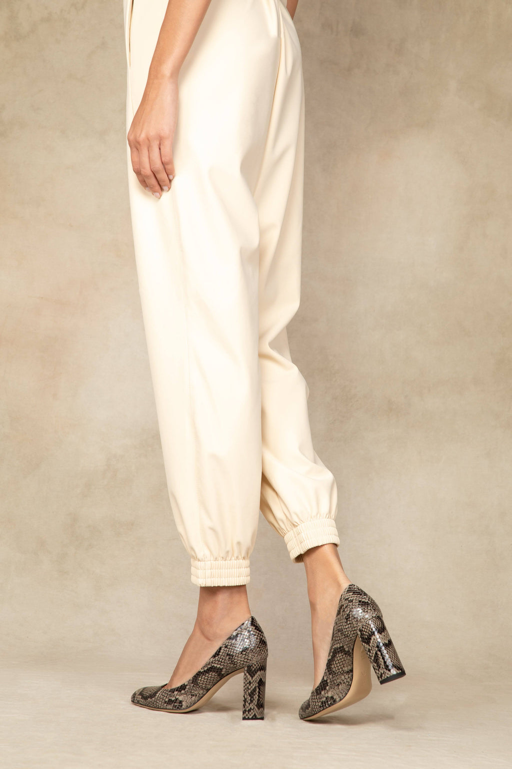 Taupe 8 US G639886