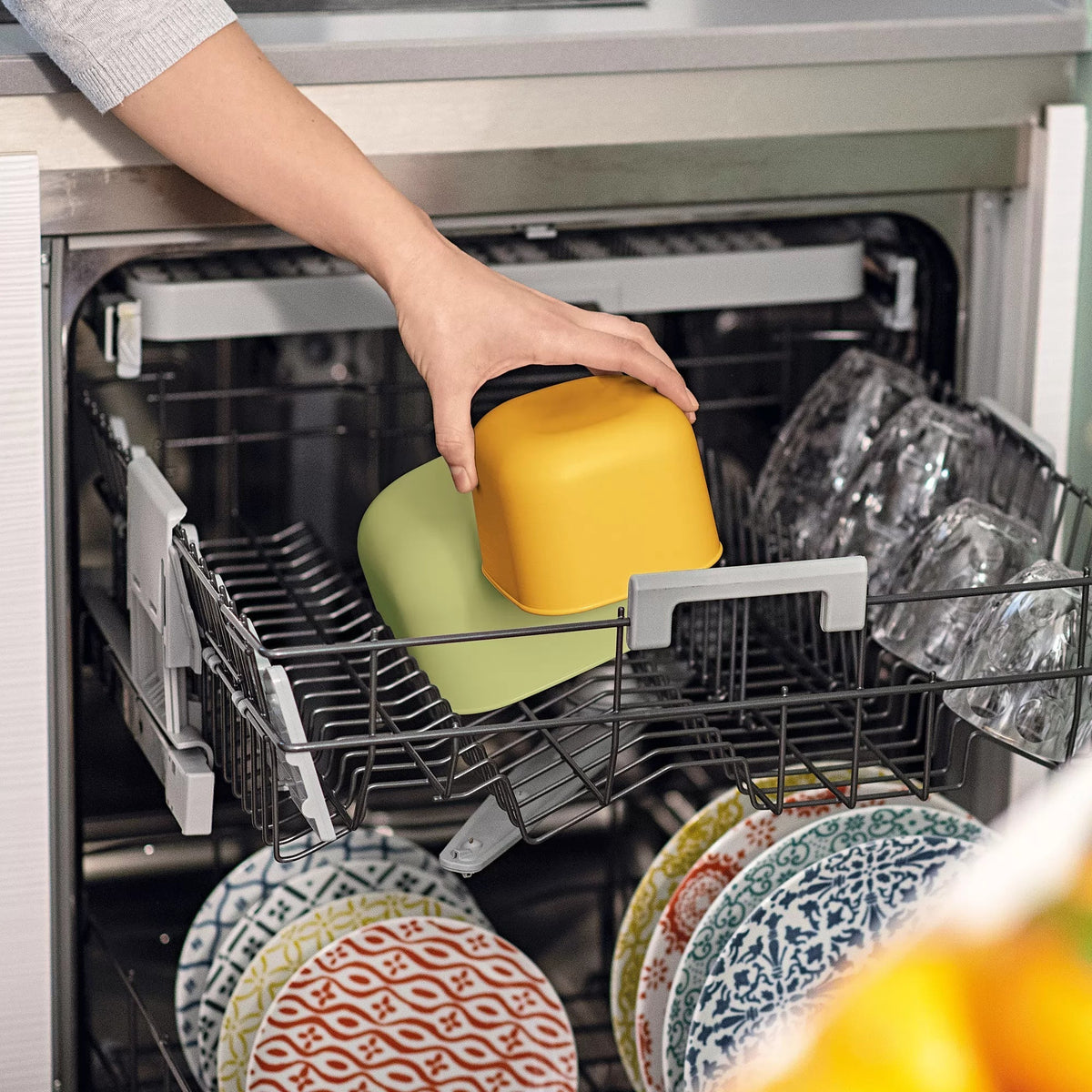 Shallow Airtight Fridge Freezer Microwave Containers 1900cc Mango Yellow D8350